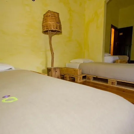 Hostel Almaa