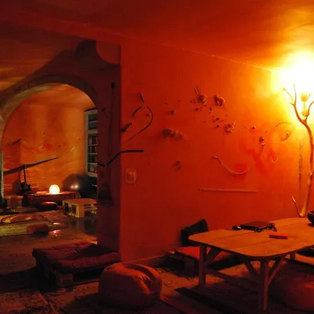 Almaa Hostel *