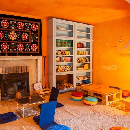 Hostel Almaa